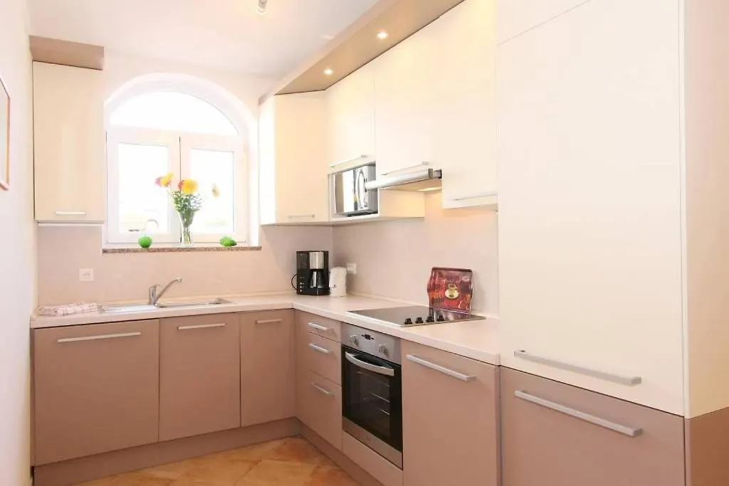 Mozart Apartment Porec 0*,